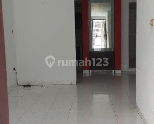Rumah 2Lt. Unfurnished 3+1Br Strategis di Kelapa Gading Jakut Th