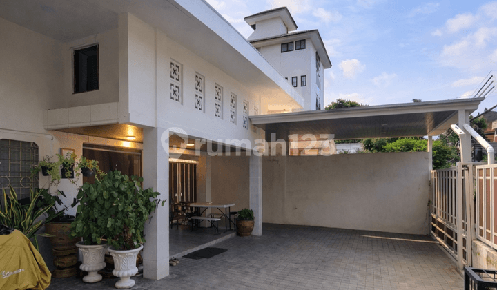 Classic House At Premium Area Cikini, Gondangdia