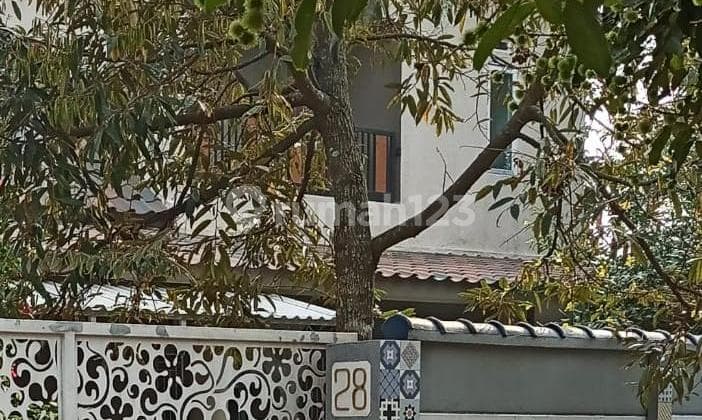 Rumah 2 Lantai SHM di Jalan Jambia Leuwinanggung