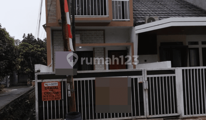 Rumah 2 lt dengan Luas Bangunan 283 m2 Strategis di Cileungsi