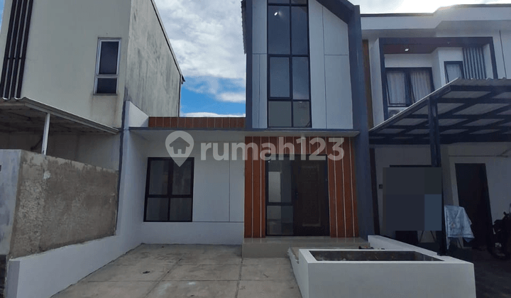 Rumah Mewah Baru 2 Lantai di Tangerang Selatan