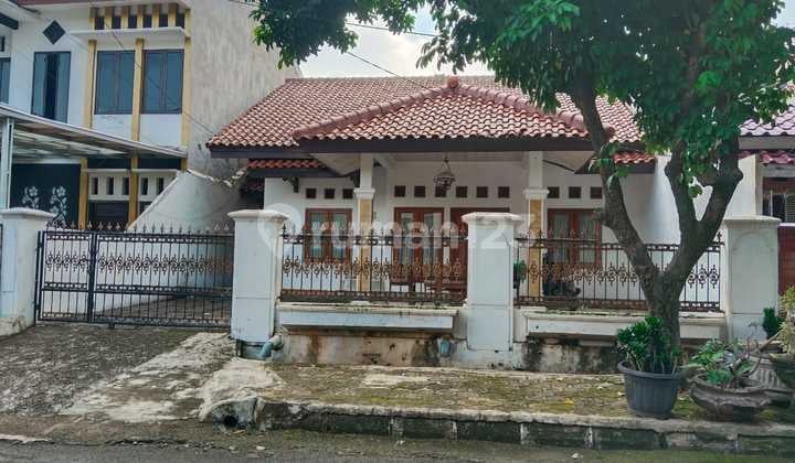 Rumah Bagus SHM Lt 200 m² Siap Huni di Jatisari Bekasi