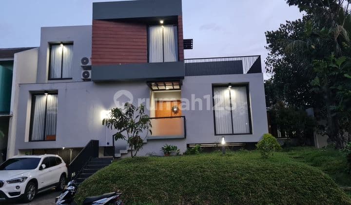Rumah 3 Lantai Hoek Luas 272 m² di Citragran Cibubur