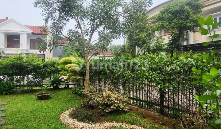Rumah Modern 2 1/2 Lantai Cantik Di Lokasi Premium
