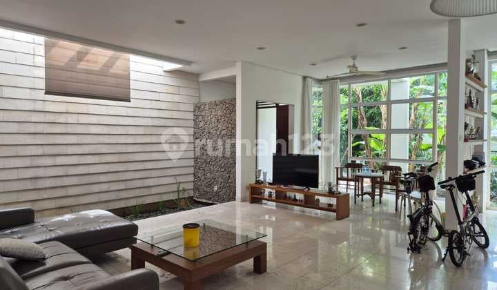 Modern Tropical House In Puspita Loka