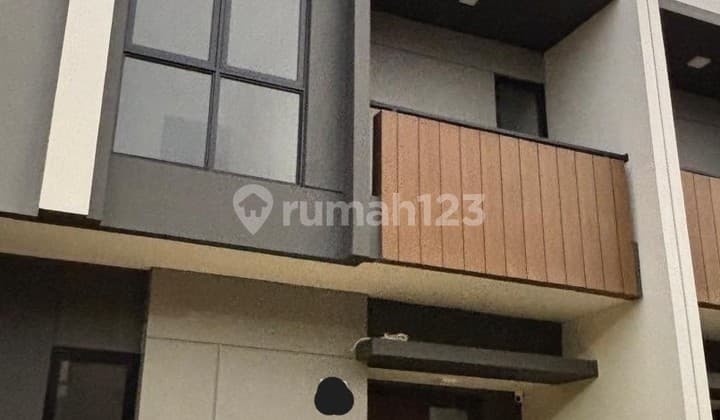 Disewakan Cepat Rumah Murah Lebar 6 Cluster Regia, Summarecon Crown Gading, Bekasi, 018