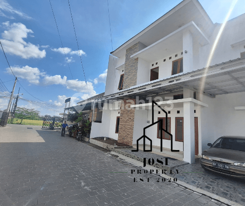 Rumah 2 Lantai Baru di Gentan, Solo