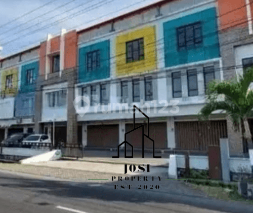 Shop house in Solo Baru, Surakarta, good.