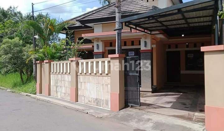 Nice House Banjarsari, Solo