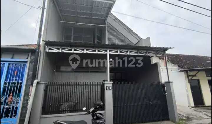 Rumah Bagus Semi Furnished Manahan, Solo