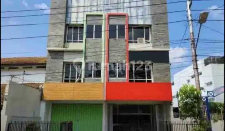 Ruko Tengah Kota Solo Dekat Monumen Pers