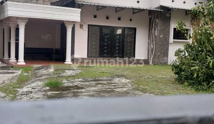 Hunian Luas Tengah Kota Solo