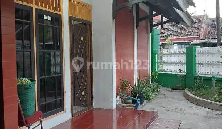 Ready-to-Occupy House in Solo Baru