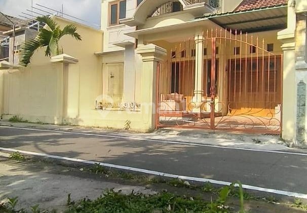 Rumah Bagus Furnished Laweyan, Solo