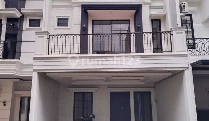 Rumah Baru 2,5 Lantai Mewah Dlm Cluster