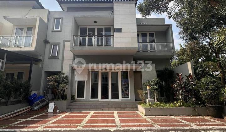 Semi Furnished Good House SHM Dago, Bandung