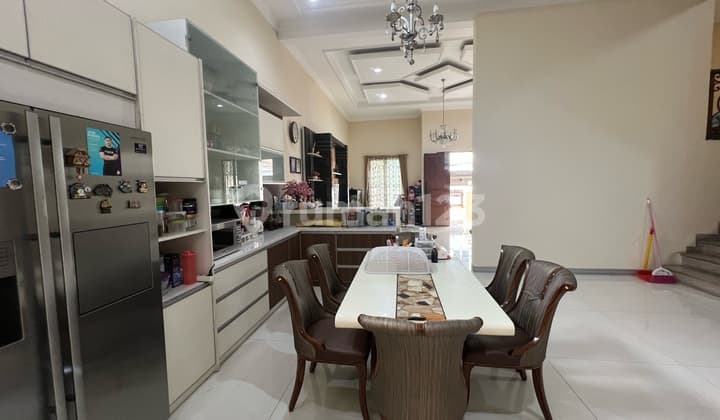 Rumah Klasik Bagus Siap Tinggal di Pusat Kota Dekat Kemana2 SHM