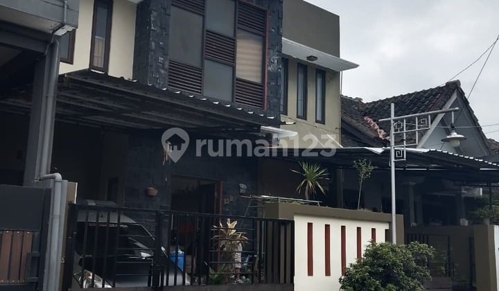 Comfortable Ready-to-Occupy House in Jati Indah Raya, Pedalangan, Banyumanik