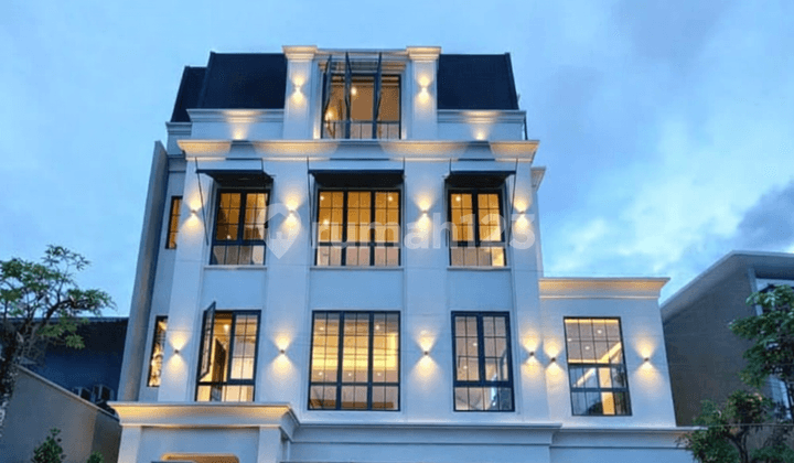 Dijual Rumah Baru Design American Classic Senopati Kebayoran Baru