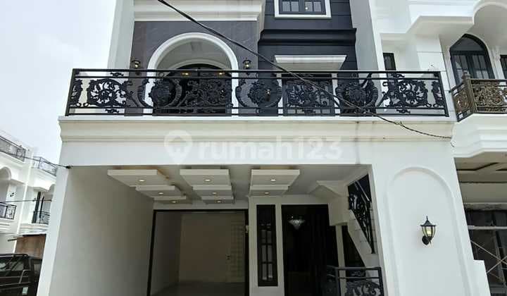 Dijual Rumah Design Classic Dalam Cluster Jagakarsa Jaksel