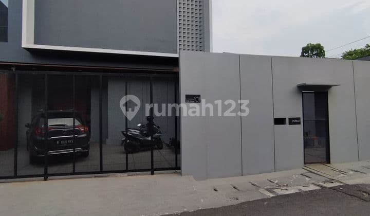 Dijual Rumah Mewah 2,5 Lantai Lokasi Joglo Jakarta Barat