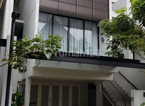 Rumah 3 Lantai Brand New Di Serenia Hills