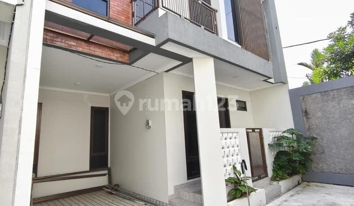 Dijual Rumah LT 56 LB 97 di Pancoran Mas Depok