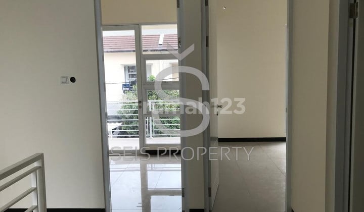 Disewakan Rumah 2 Lantai di Tki Sommerville Kota Bandung