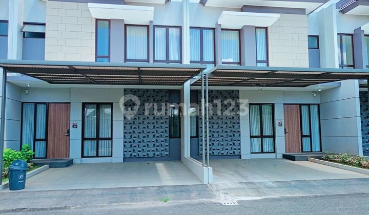 Disewa Rumah Mewah Baru Siap Huni.