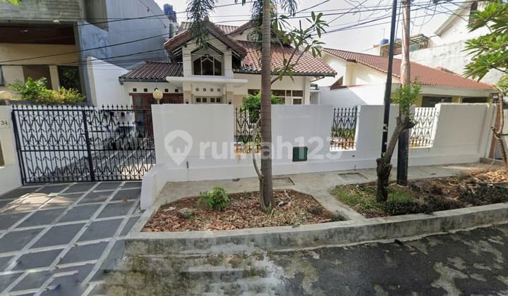 Comfortable and Lush Residence in Kerinci, Kebayoran Baru, South Jakarta