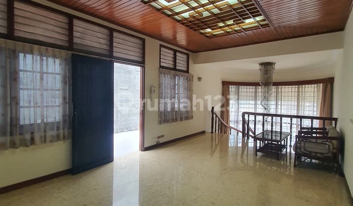 Dijual Rumah Klasik Terawat Siap Huni Harga Dibawah Njop(Cmjp)