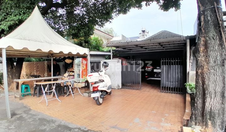 Rumah Lama Lokasi Strategis dekat Jl Senopati Jaksel (IR)