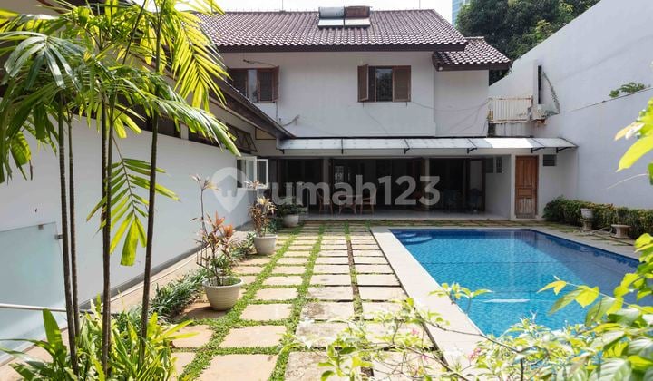 Turun Harga ! Dijual Rumah Siap Huni di Kebayoran Baru (Ak/Lp)