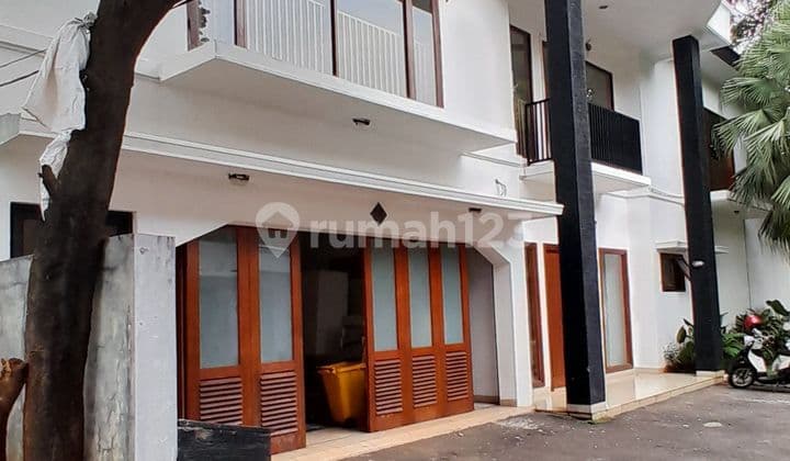 Disewa Rumah 2 Lantai Dengan Kolam Renang Di Pejaten Dekat Kemang