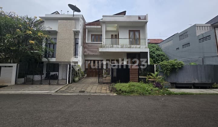 Di Jual Rumah di Pondok Indah, Lokasi Strategis Jalan Lebar (As)