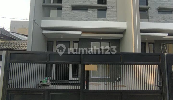 Rumah Minimalis Modern 2 Lantai Klampis Semolo Dekat Galaxy Mall