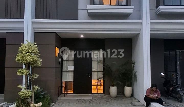 Rumah Baru di Surabaya di Golden Area Dekat dengan Mall