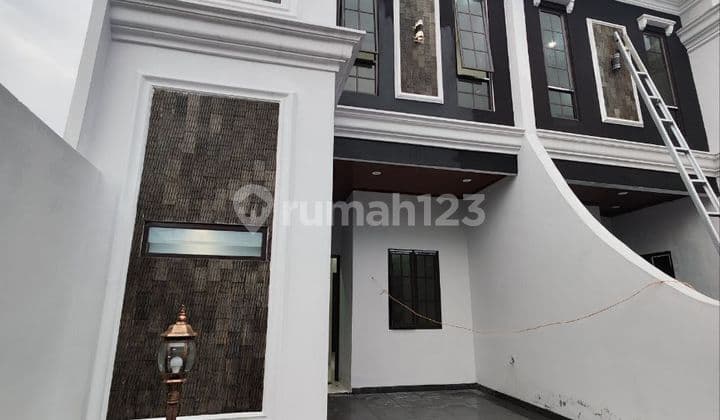 Dijual rumah cantik 2 lantai siap huni di Cilodong Depok