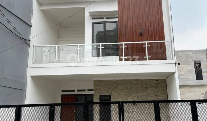 2-story house for sale, around 900 million, move-in ready in Tapos, Depok.