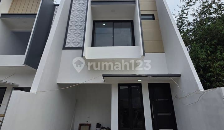 Dijual Rumah 2 Lantai Siap Huni Dekat Grand Depok City