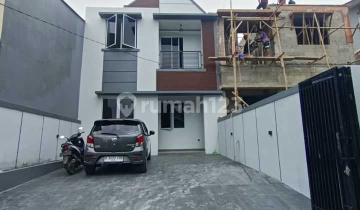 Dijual Rumah 2 Lantai Siap Huni Dekat Grand Depok City