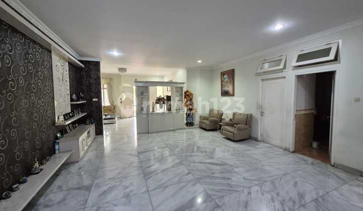 Rumah Hoki di Pantai Mutiara Pluit 2 Lantai Marmer Semi Furnished SHM Rapi Siap Huni Terawat Nego