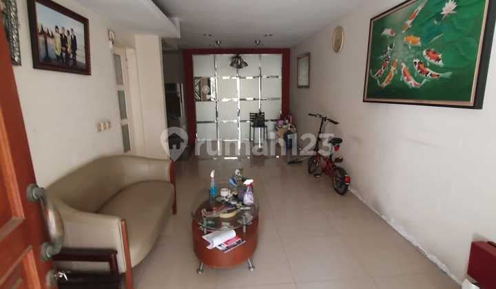Rumah 2 Lantai di Pelepah Indah Kelapa Gading Sudah Renovasi