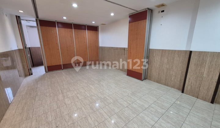 Ruko 4 Lantai Sudah Renov di Kelapa Gading Parkiran Luas Cocok Untuk Usaha, Gudang Atau Kantor