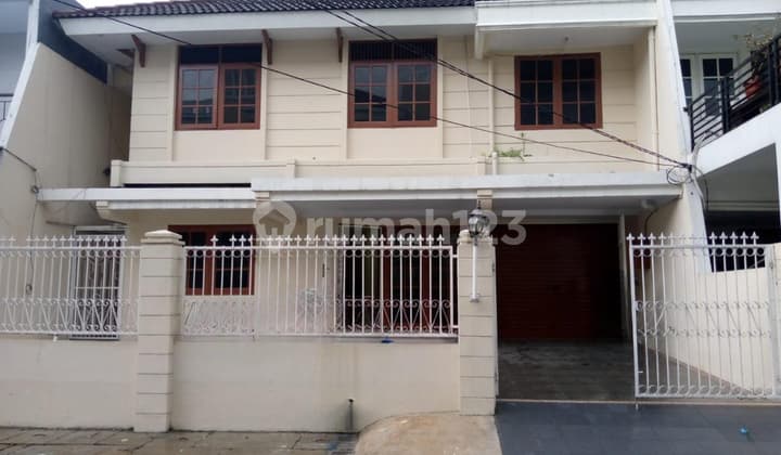 Rumah 4 Kamar dan 2 Lantai Semi Furnished Sudah Renovasi di Janur Elok Kelapa Gading Siap Huni
