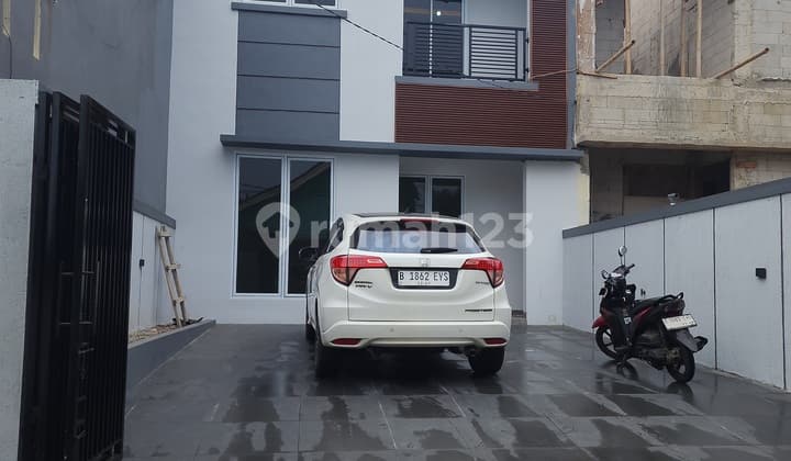 Rumah.disewakan Di Pinggir Jalan Raya Kalimulya Depok