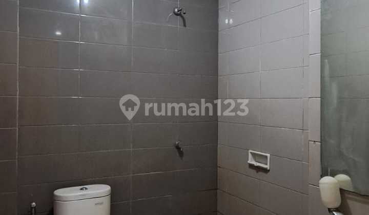 Rapi Siap Pakai di Area Komersil Ruko Grand Galaxy (1345)