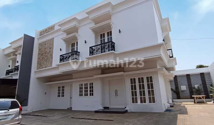 283B Rumah Baru Hoek 263 M2 di Cluster Pondok Bambu Jakarta Timur