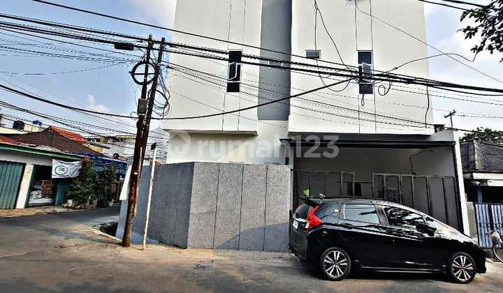 S591 Rumah Baru 2,5 Lantai Modern di Kebon Baru Tebet Jakarta Selatan