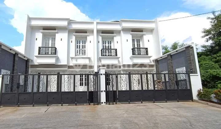 Y238 Rumah Baru Klasik Bagus di Pondok Bambu Duren Sawit Jakarta Timur